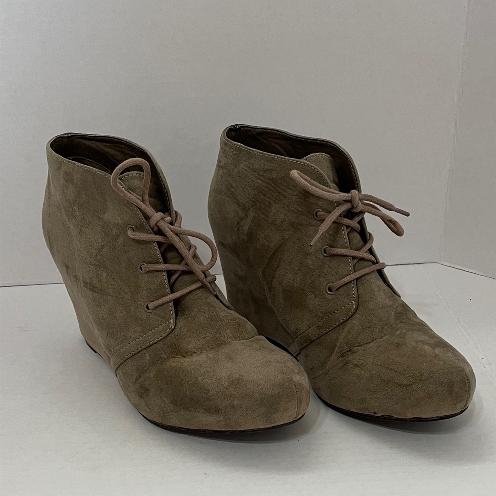 Elegant Olive Suede Wedge Ankle Boots
